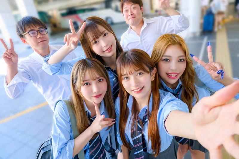 りお＆ひなた＆かりん＆ゆい 無料サンプル画像(1) 【ヴイヴイシー】